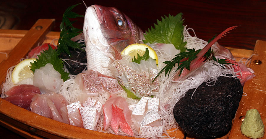 鯛納屋　舟盛りの一例